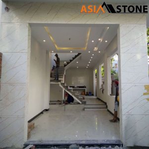 Mặt tiền ốp đá kem chỉ đỏ